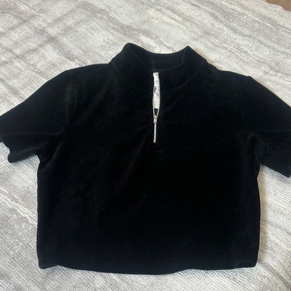 ALO Yoga Black Crop Top - Picture 2 of 6